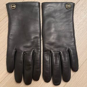 New gloves. Have never worn. Received as present. Can add price tag.